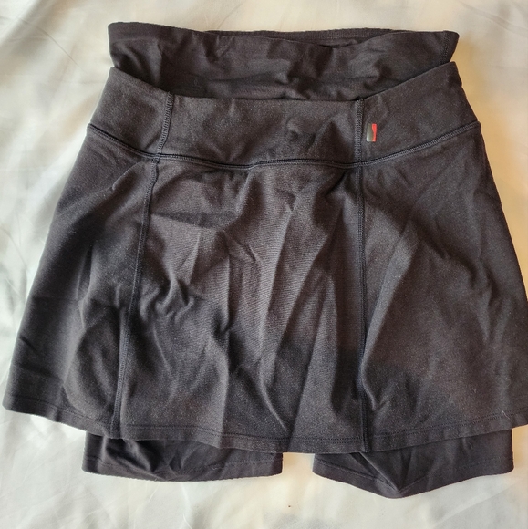 Spanx black skort. Size large - Picture 3 of 4